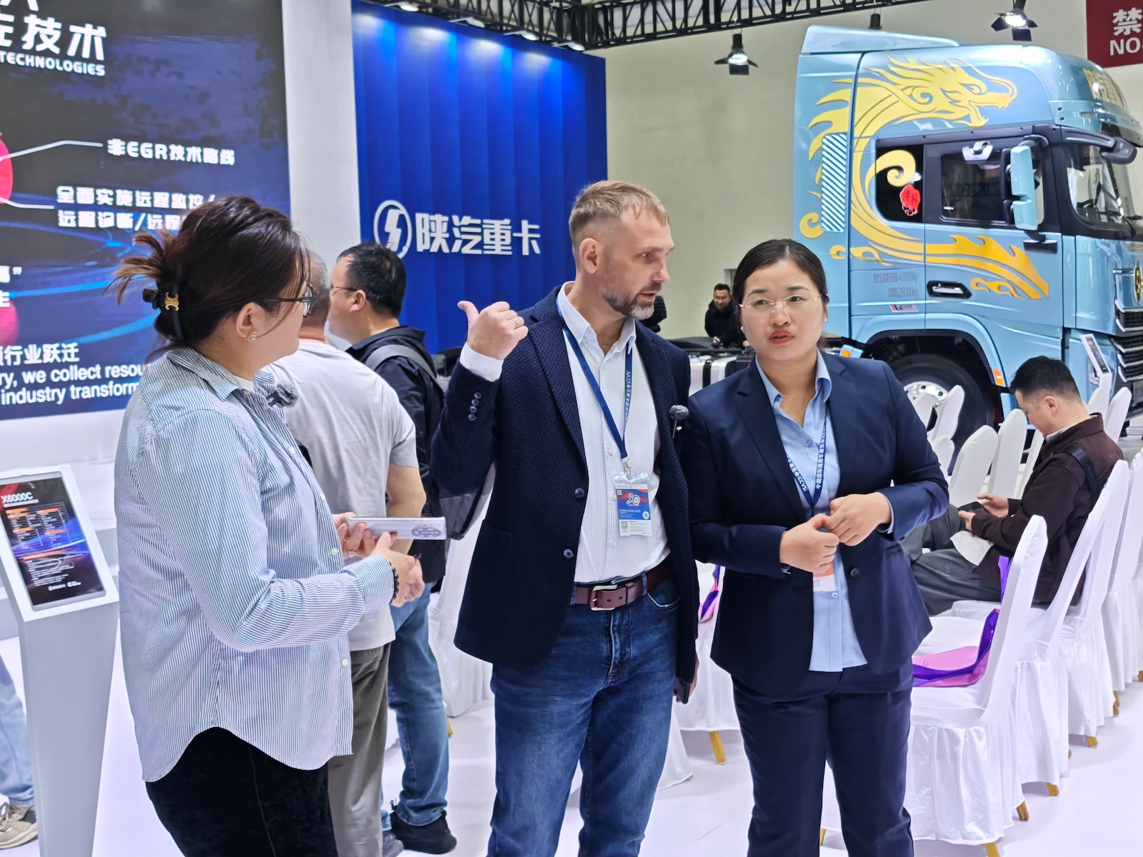 Российский клиент на выставке в Китае — переговоры с поставщиком Tiger Logistics