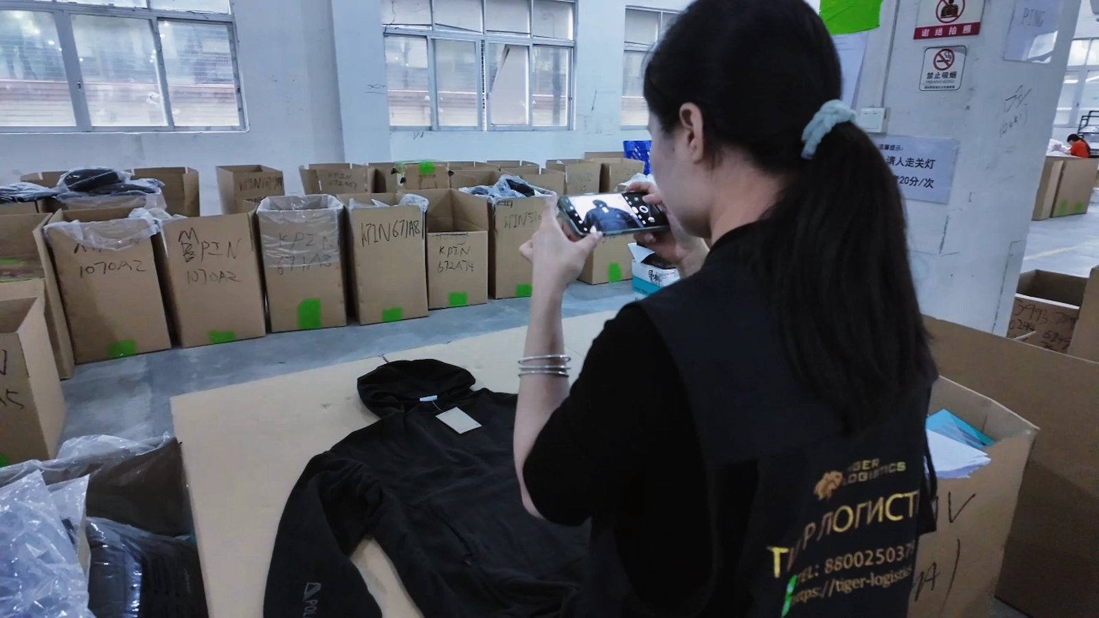 Проверка товара на складе Tiger Logistics — контроль качества перед отправкой